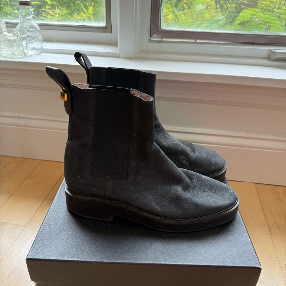 Stuart weitzman Black Leather Chelsea Boots - Classic Slip-On Style